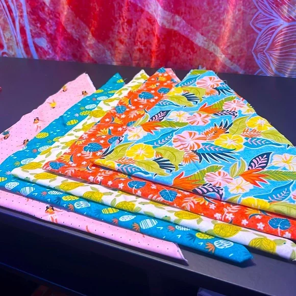 Handmade Hawaiian themed dog bandanas NEW (5 piece) - Picture 2 of 3